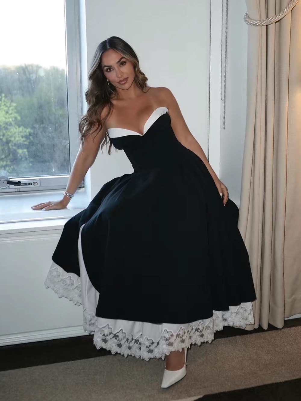 Helsa The Finale Midi Dress With Lace & Poplin in Black Size XS NEW! With tags! - Picture 3 of 12